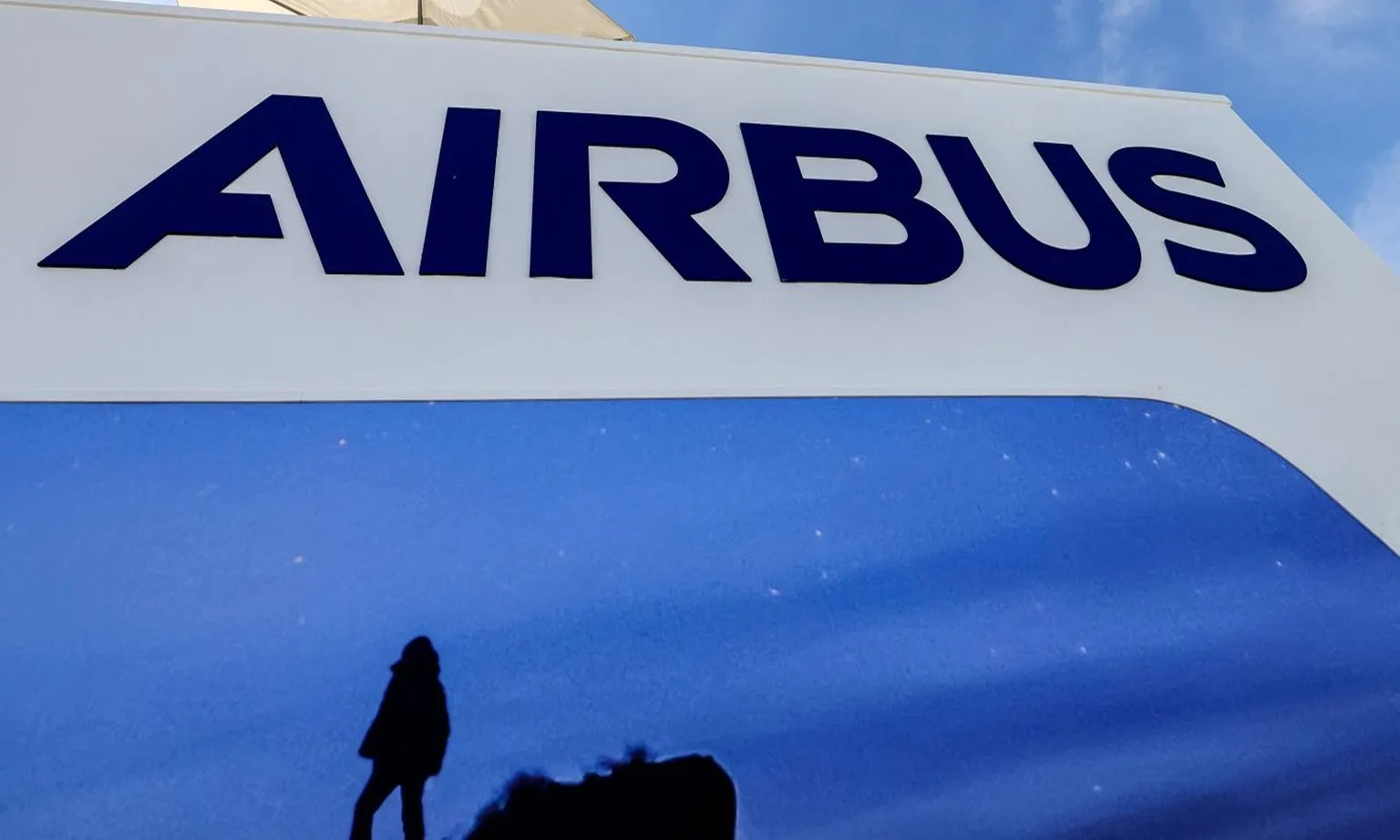 Khoảng 100 nhân viên Airbus ngã bệnh sau bữa tiệc Giáng sinh của công ty