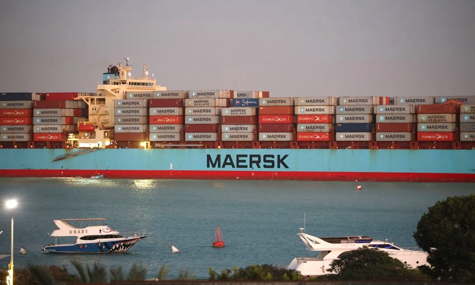 Công ty vận tải Maersk sẽ tiếp tục vận chuyển qua Biển Đỏ