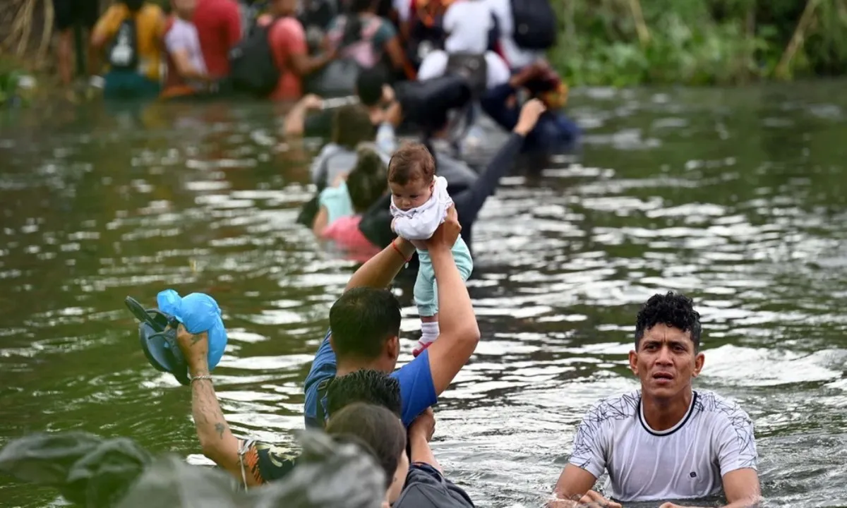 Mỹ, Mexico mở cửa khẩu giải quyết gốc rễ vấn đề di cư