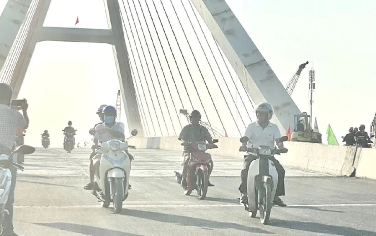 Cần Thơ: Thông xe cầu Trần Hoàng Na