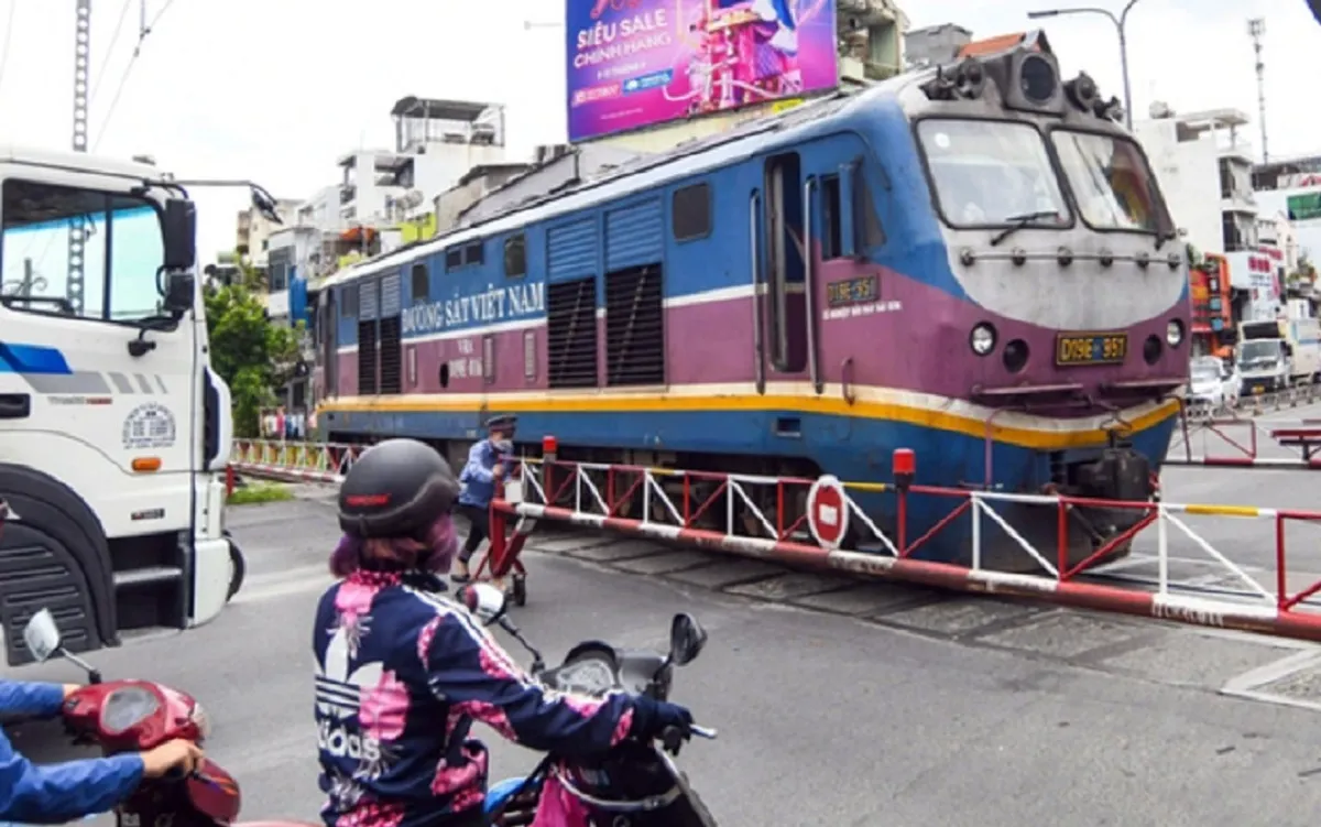 Chấn chỉnh thi công đường ngang tại TPHCM