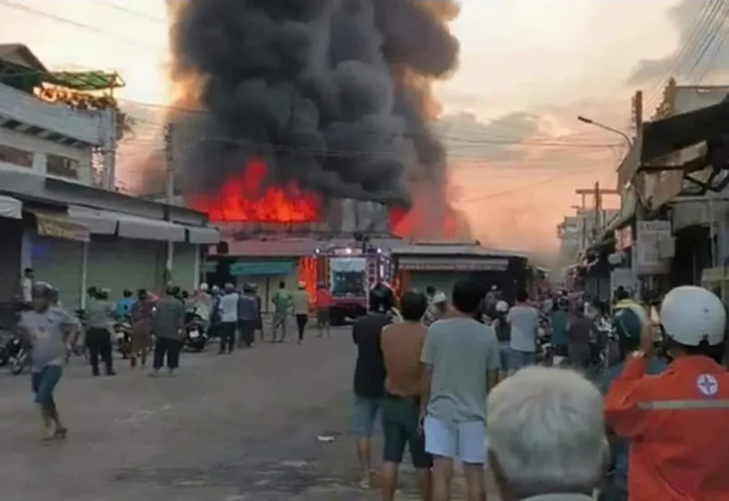 An Giang: Cháy chợ 280 ki-ốt bị thiêu rụi