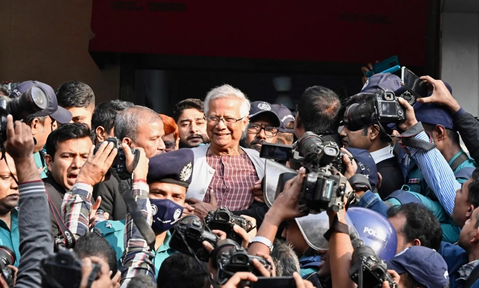 Người đoạt giải Nobel bị kết án vi phạm luật lao động ở Bangladesh