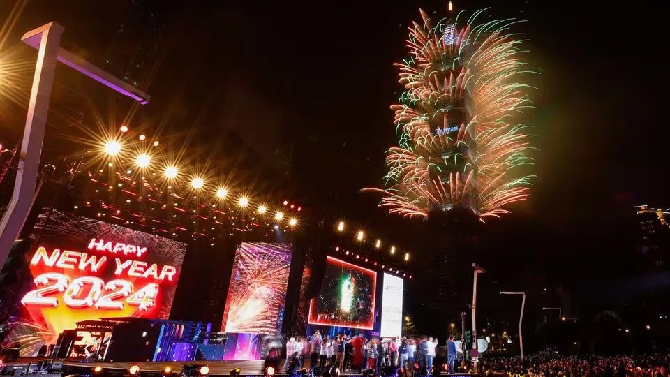 Tin thế giới sáng 1/1: Thế giới đón chào năm mới | Đức bắt 3 đối tượng âm mưu tấn công Nhà thờ Chính tòa Cologne