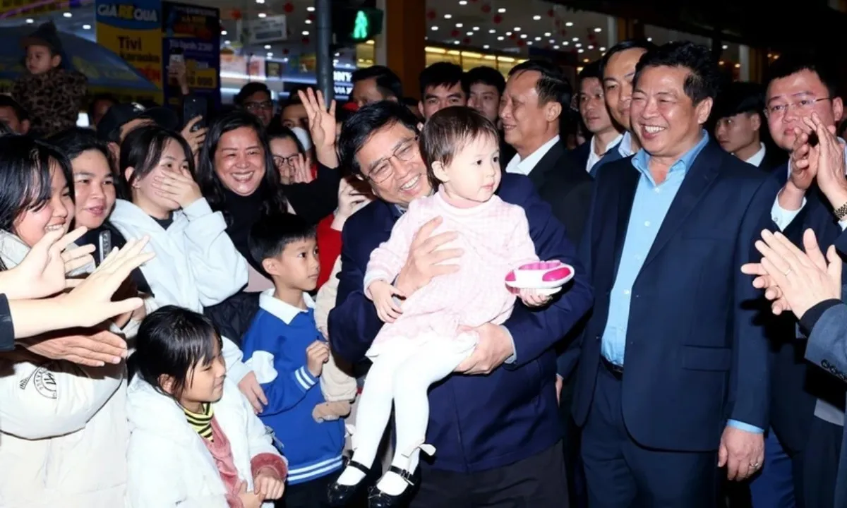 Thủ tướng đón năm mới cùng nhân dân tỉnh biên giới Cao Bằng