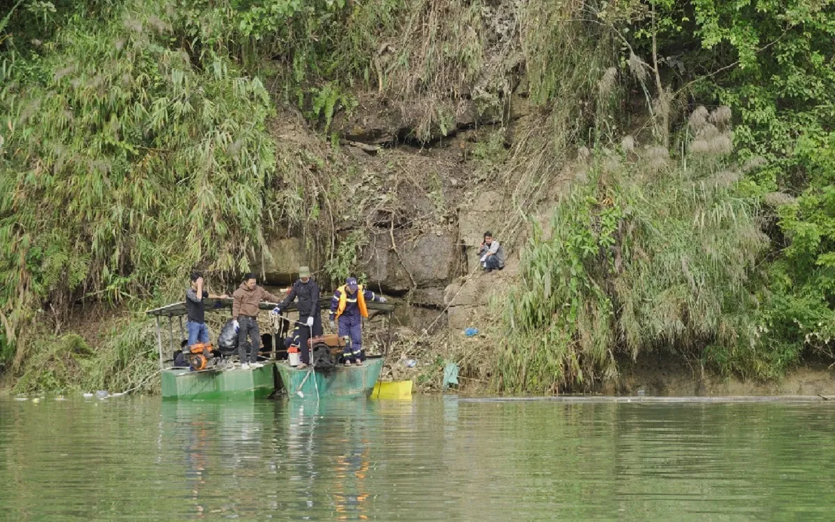 Đã thấy thi thể người lái ôtô bị chìm ở hồ thủy điện