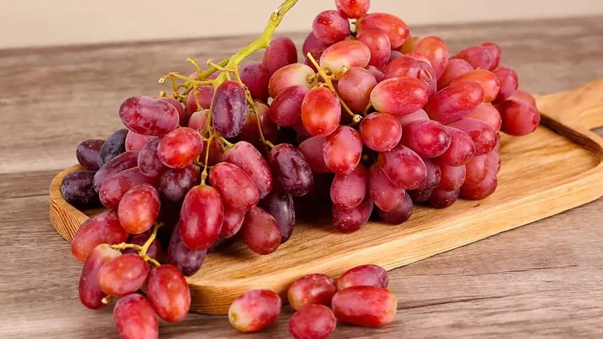 Người lớn tuổi ăn nho sẽ có lợi cho mắt