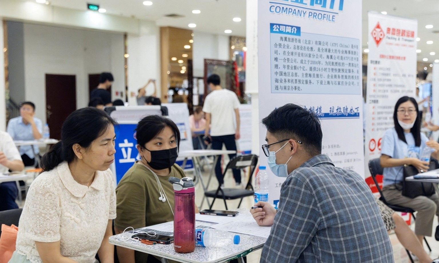 Thị trường việc làm khắc nghiệt: Sinh viên Trung Quốc du học nước ngoài khó tìm việc tại quê nhà