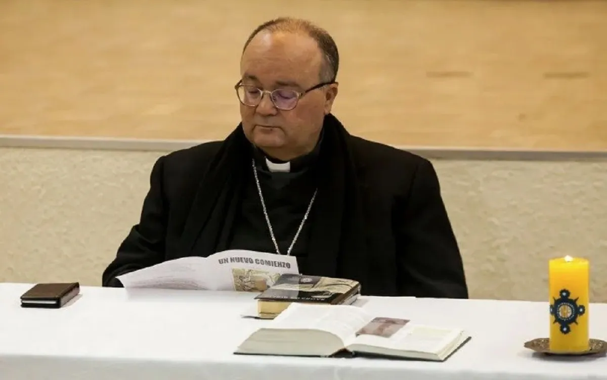 Quan chức Vatican kiến nghị linh mục được kết hôn