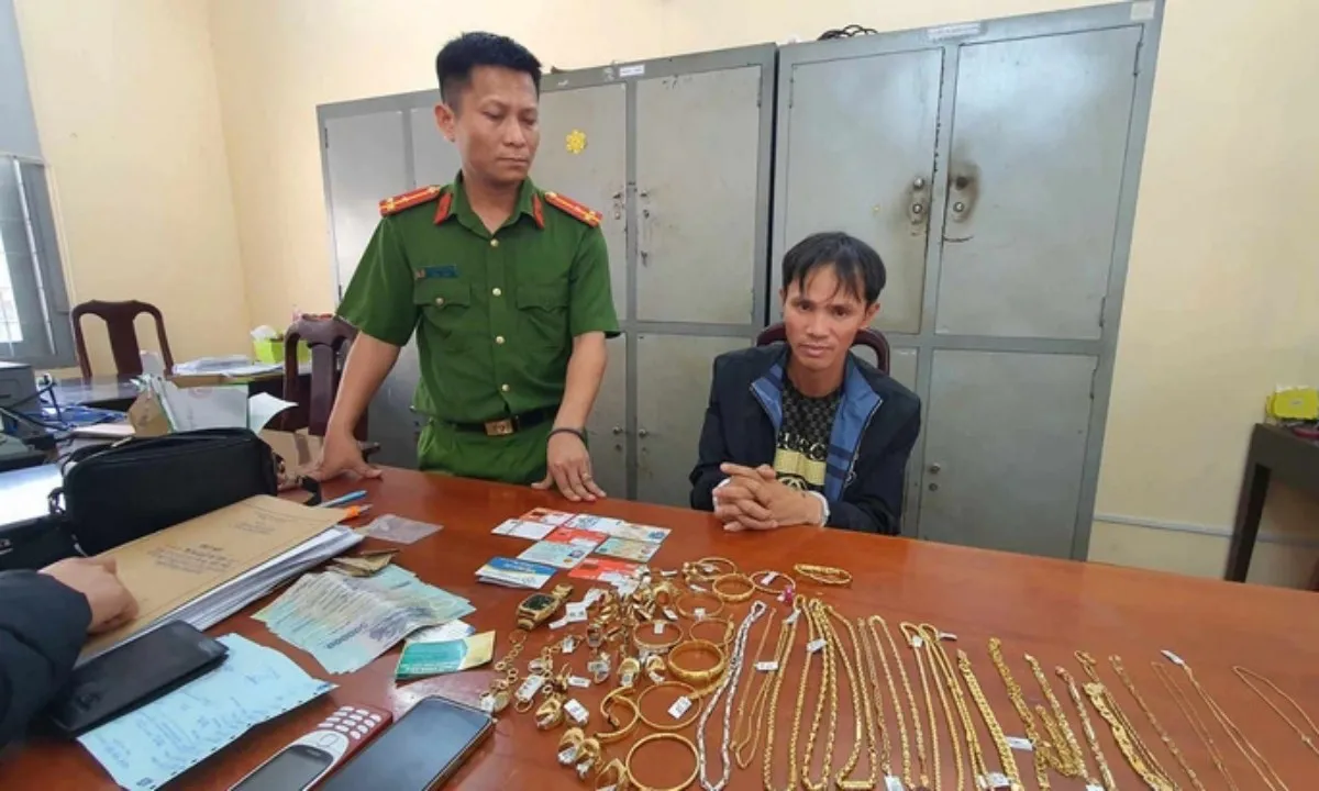 Thủ đoạn siêu tinh vi của kẻ trộm hàng chục cây vàng
