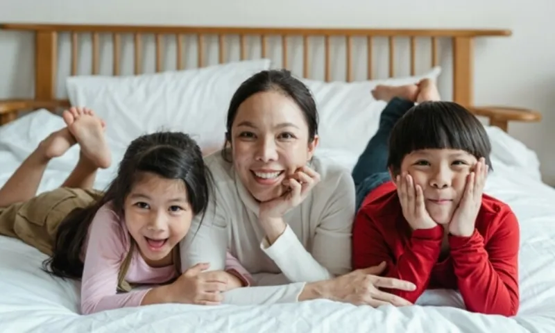 Cách giúp trẻ đang buồn trở nên vui vẻ