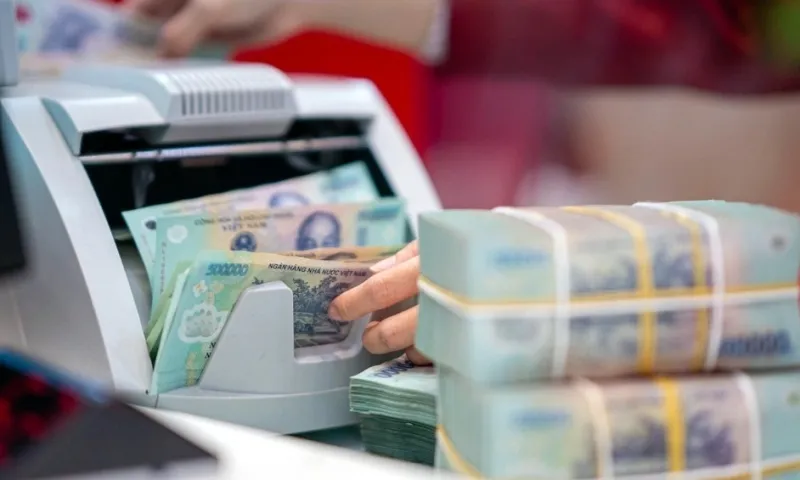Tiếp tục hạ lãi suất tiền gửi