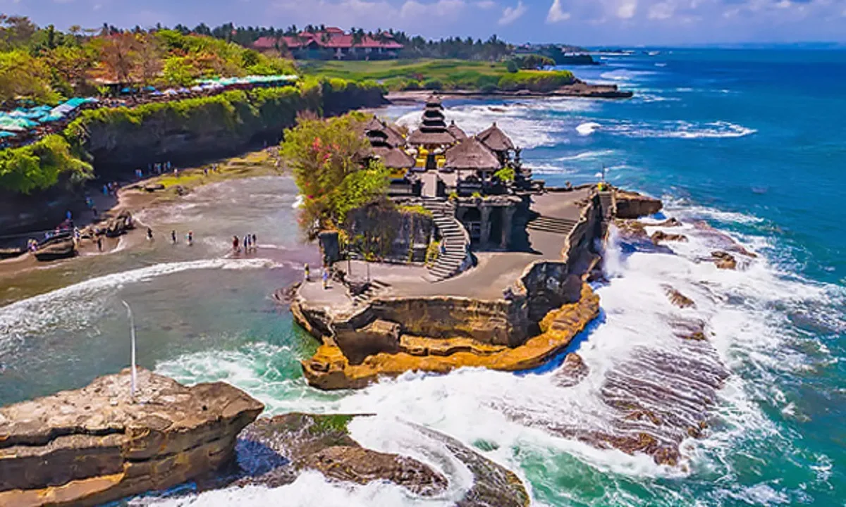 Khách du lịch đến đảo Bali (Indonesia) phải trả phí