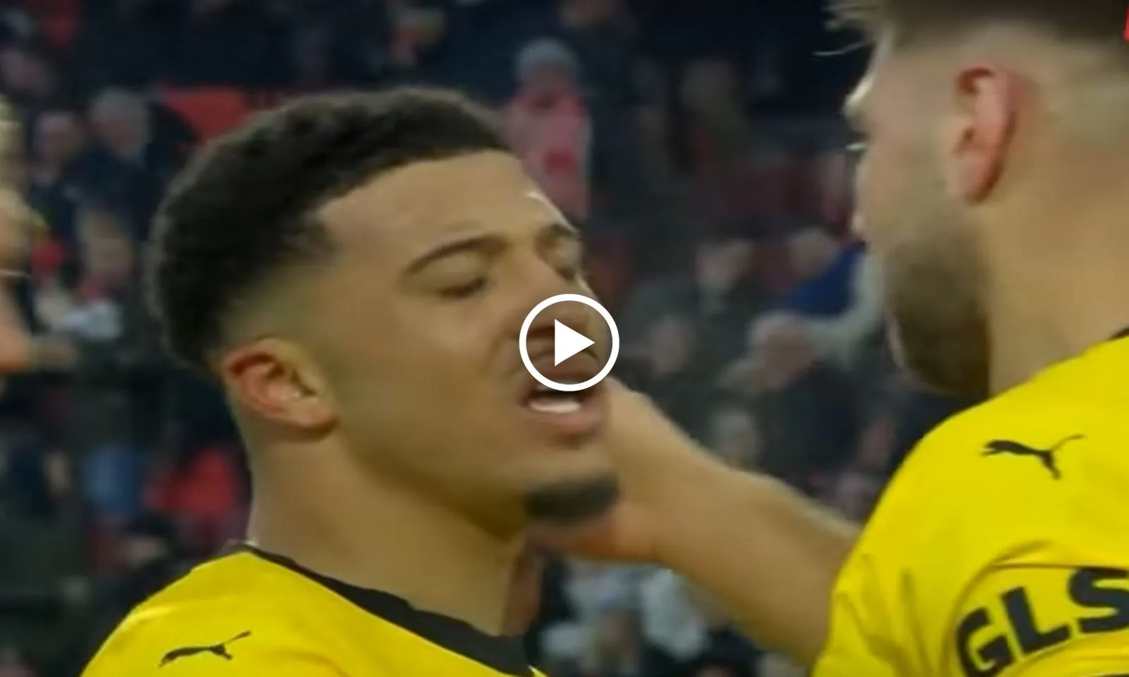 VIDEO: Jadon Sancho tranh sút penalty với đồng đội tại Dortmund nhưng bất thành