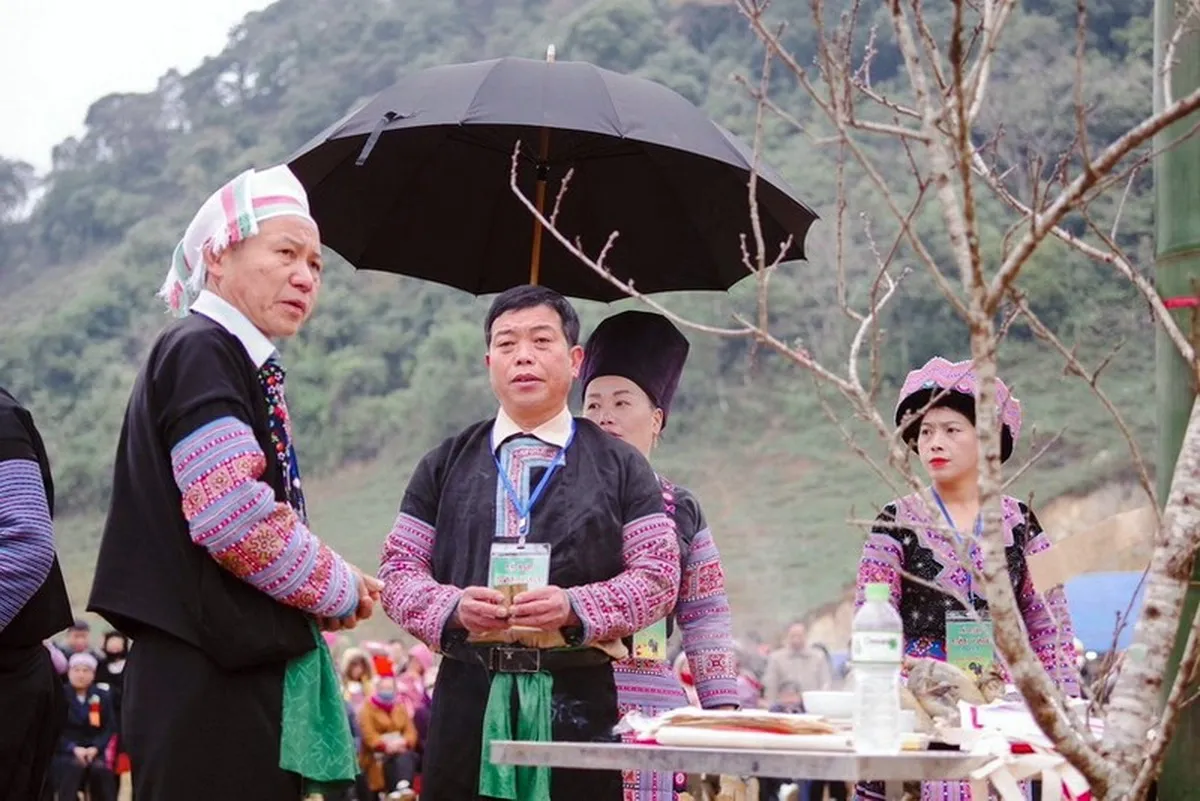 Lễ hội Gầu Tào của người Mông ở Mai Châu - Hoà Bình