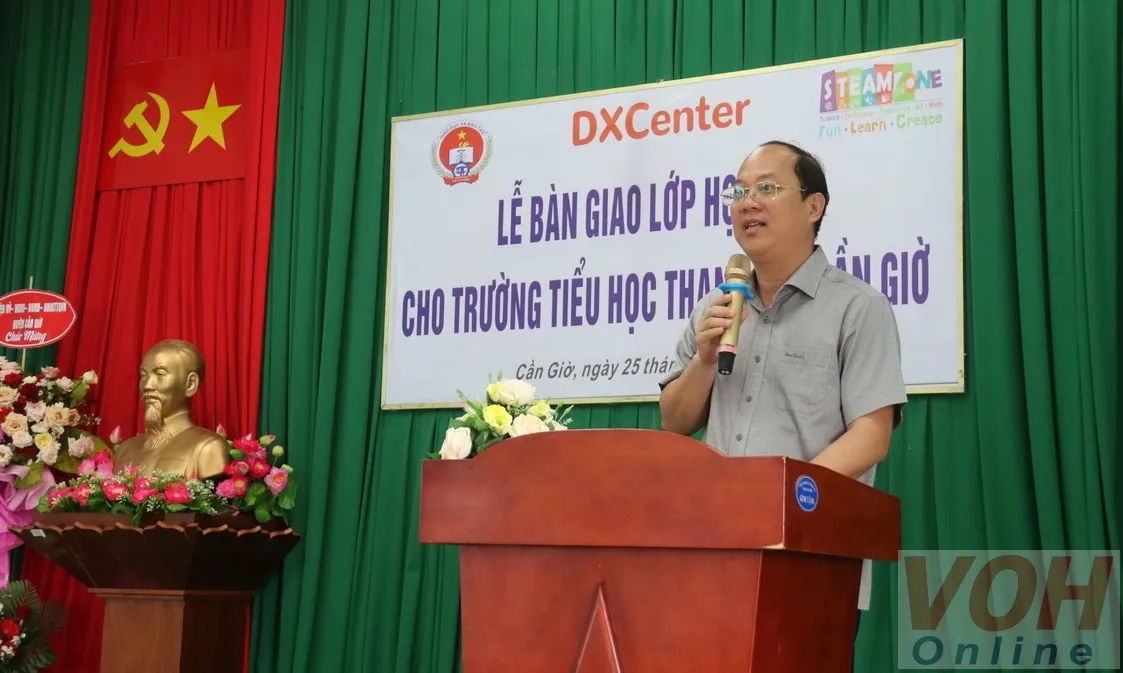 Bàn giao công trình xây dựng lớp học số tại trường Tiểu học Thạnh An, huyện Cần Giờ