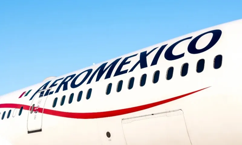 Hành khách nhảy xuống đường băng do máy bay không mở máy lạnh