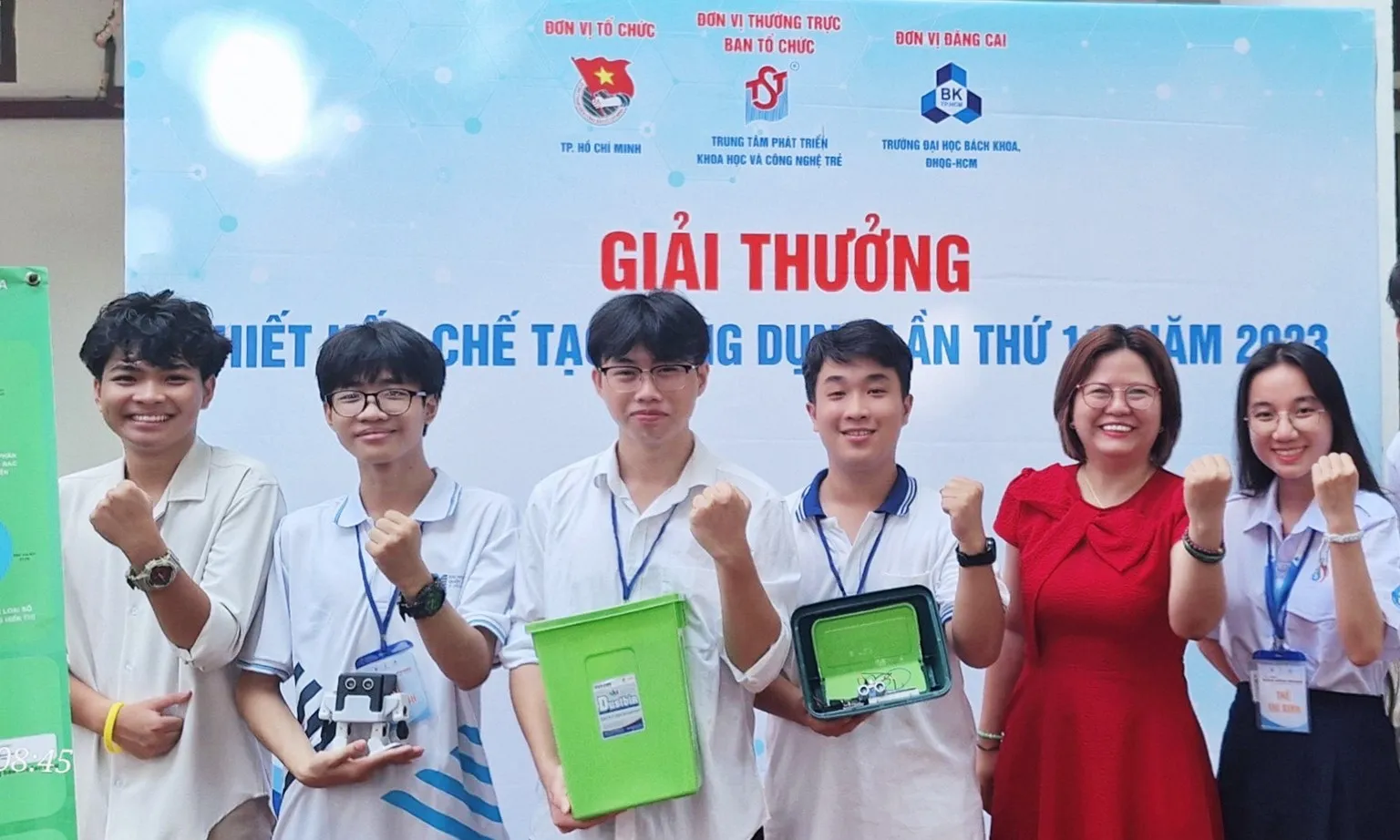 Năm mới, sinh viên sống rực lửa nhiệt huyết trong khởi nghiệp, nghiên cứu