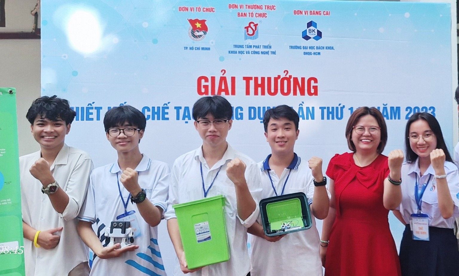 Năm mới, sinh viên sống rực lửa nhiệt huyết trong khởi nghiệp, nghiên cứu