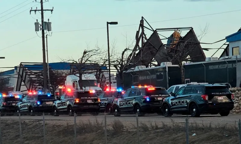 Sập gara đang xây dựng, nhiều người thương vong