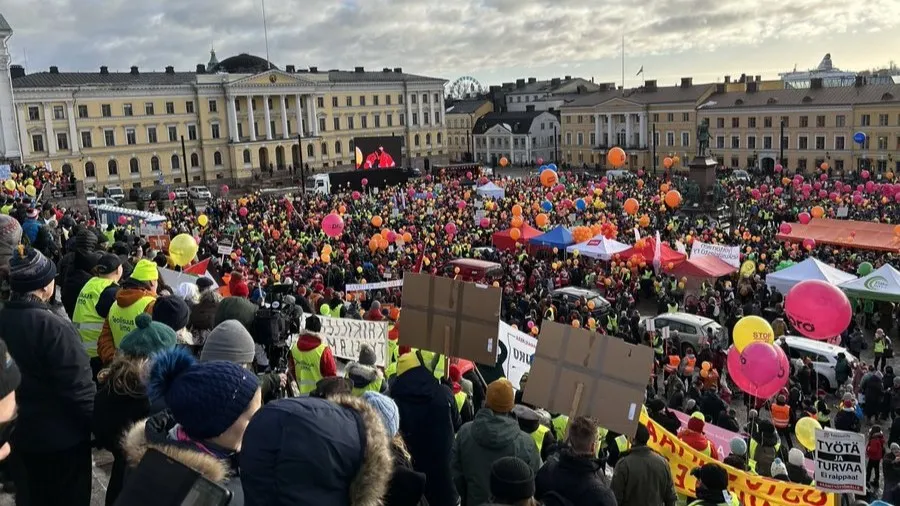 Tin thế giới sáng 2/2: EU thông qua gói viện trợ 54 tỷ cho Ukraine | Đình công quy mô lớn ở Phần Lan