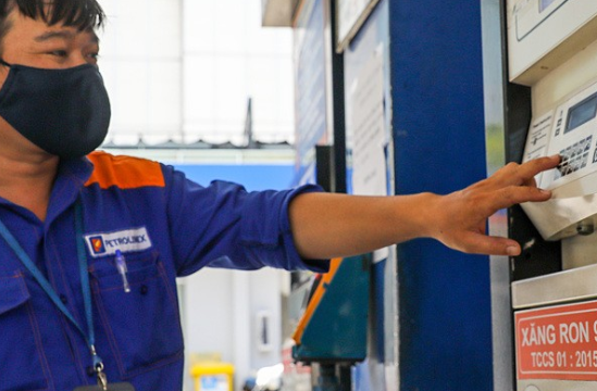 Giá xăng dầu hôm nay 2/2/2024: Tiếp đà giảm
