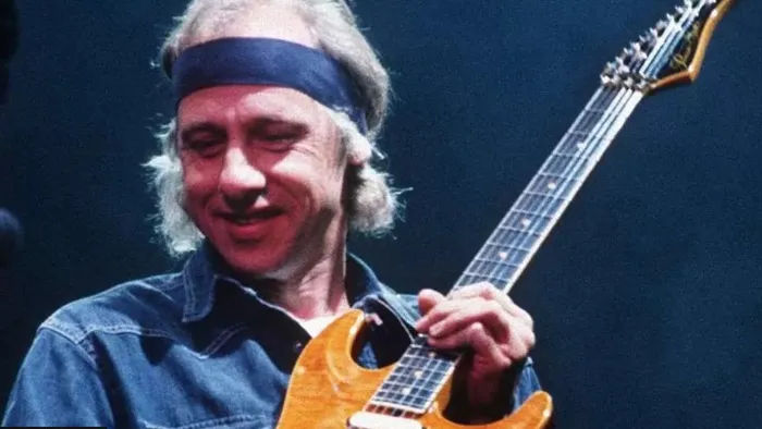 Cây đàn guitar được bán đấu giá mắc nhất là 20,5 tỉ đồng