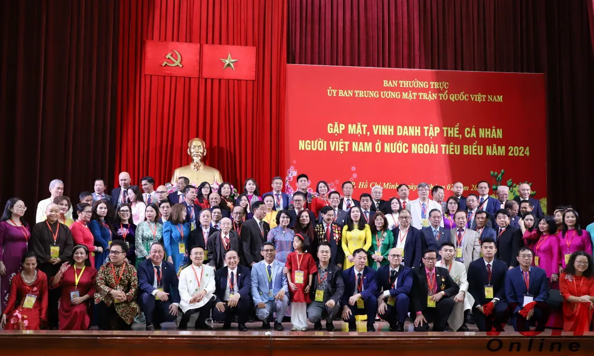 Xuân Quê hương trong lòng kiều bào