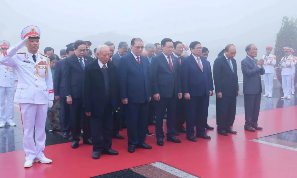 Lãnh đạo Đảng, Nhà nước vào Lăng viếng Chủ tịch Hồ Chí Minh và tưởng niệm Anh hùng liệt sĩ