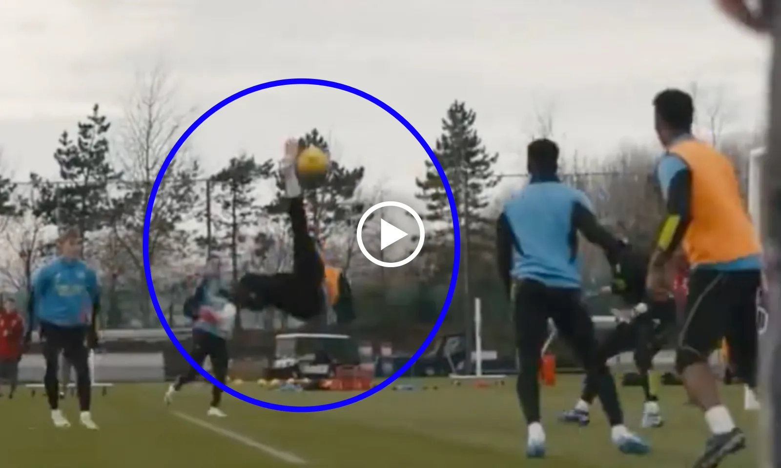 VIDEO: Kai Havertz luyện tuyệt kỹ xe đạp chổng ngược đáng sợ trước giờ chiến Liverpool