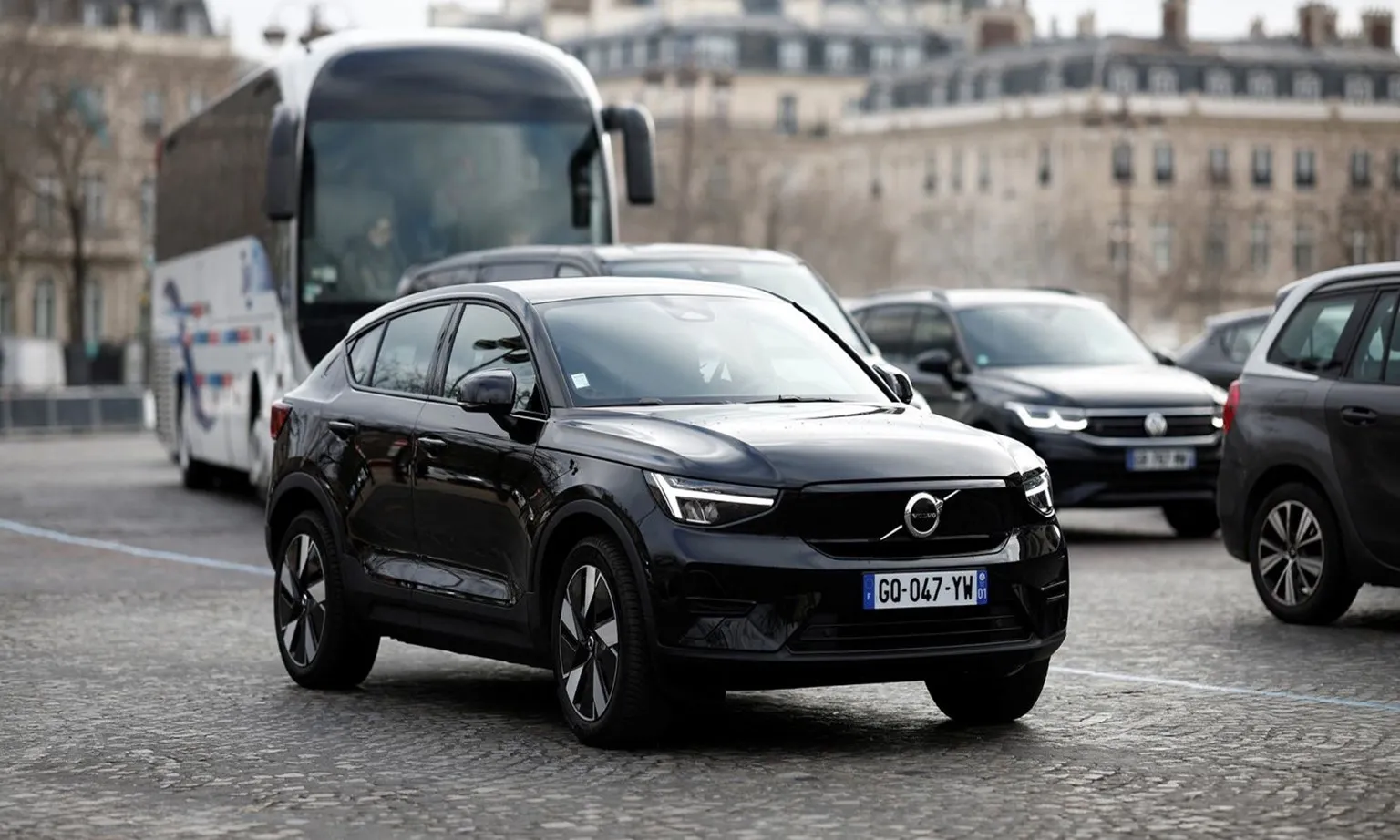 Paris bỏ phiếu tăng gấp ba phí đậu xe ô tô hạng nặng