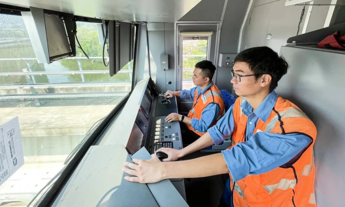 Tàu metro Bến Thành - Suối Tiên chạy thử nghiệm xuyên Tết