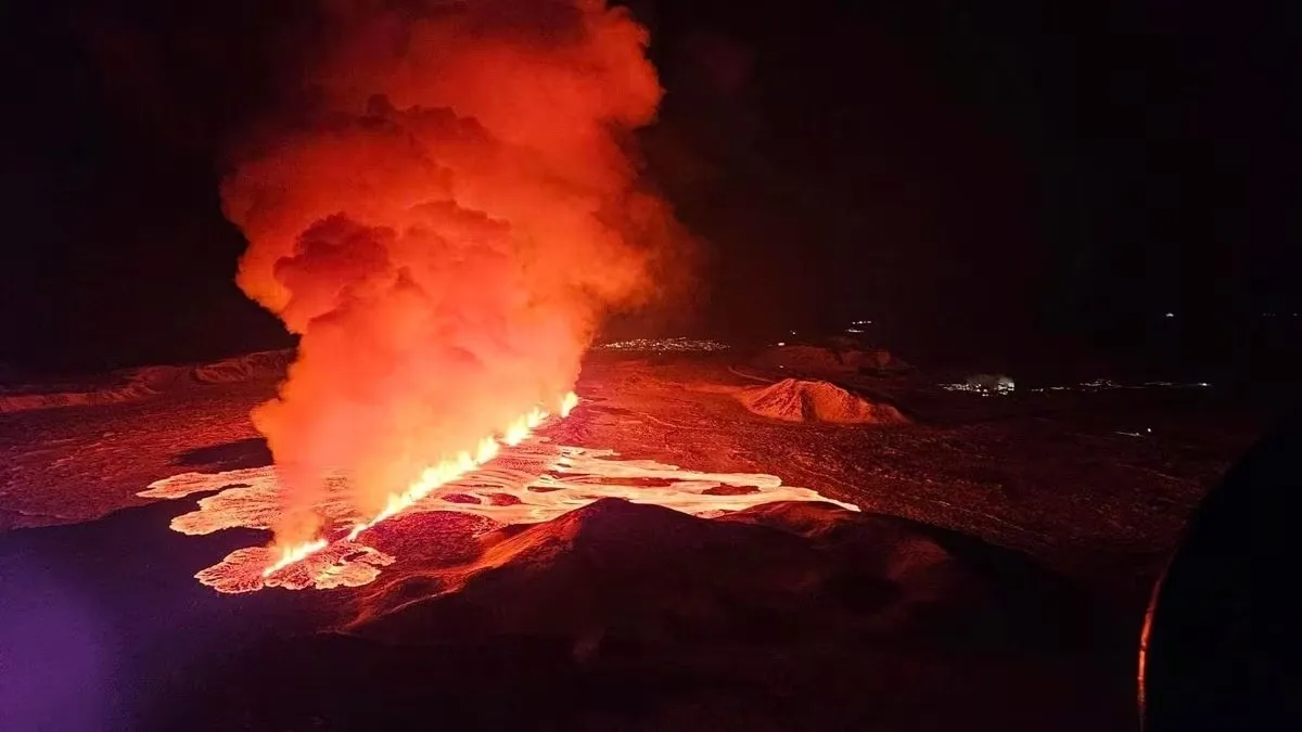 Núi lửa tiếp tục phun trào ở Iceland, dung nham cao đến 80 mét