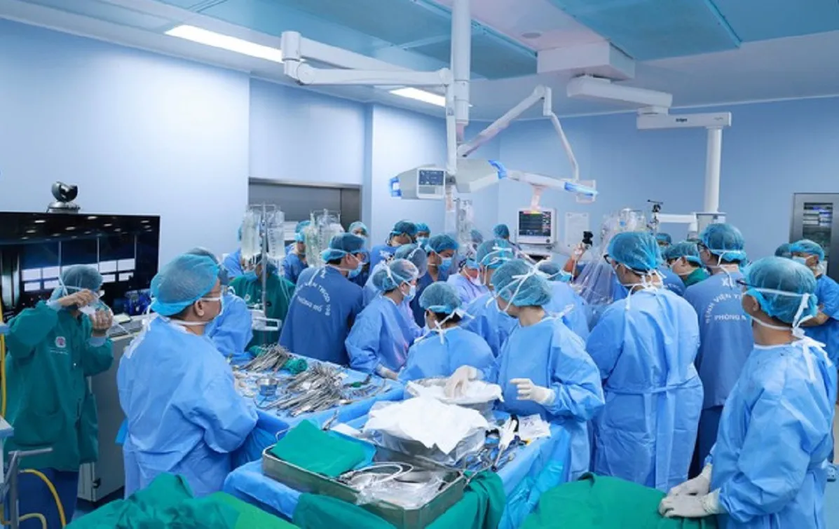 Hơn 150 y, bác sĩ thực hiện ca lấy, ghép đa tạng