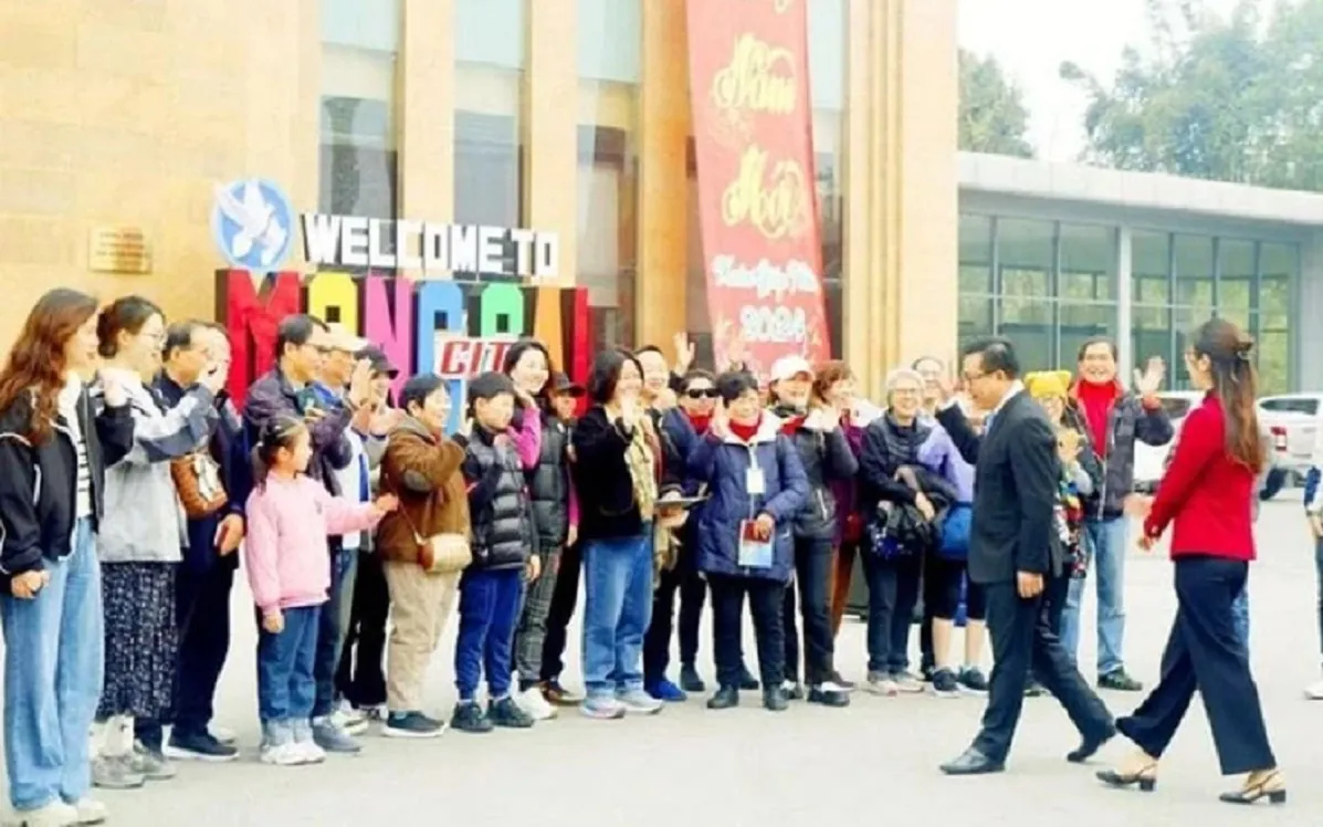 Mùng 1 Tết, Cửa khẩu quốc tế Móng Cái đón 1.000 người nhập cảnh