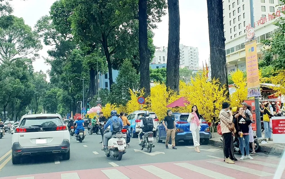Mùng 1 Tết: Nam Bộ nắng, Bắc Bộ mưa và lạnh