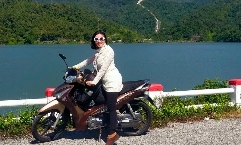 Bà Ngoại U60 phượt xe máy xuyên Việt: Hãy mạnh mẽ sống