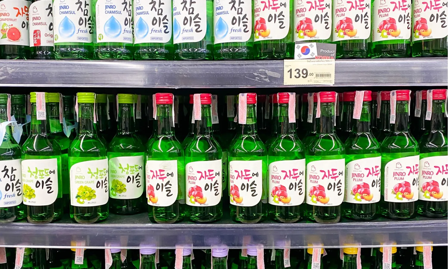 Hàn Quốc: Xuất khẩu rượu soju vượt 100 triệu USD lần đầu tiên sau 10 năm