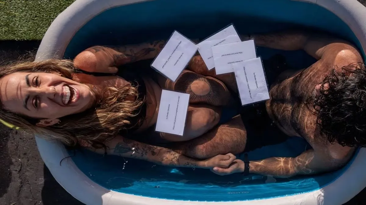 Độc đáo trải nghiệm hẹn hò trong bồn nước lạnh ở Mỹ