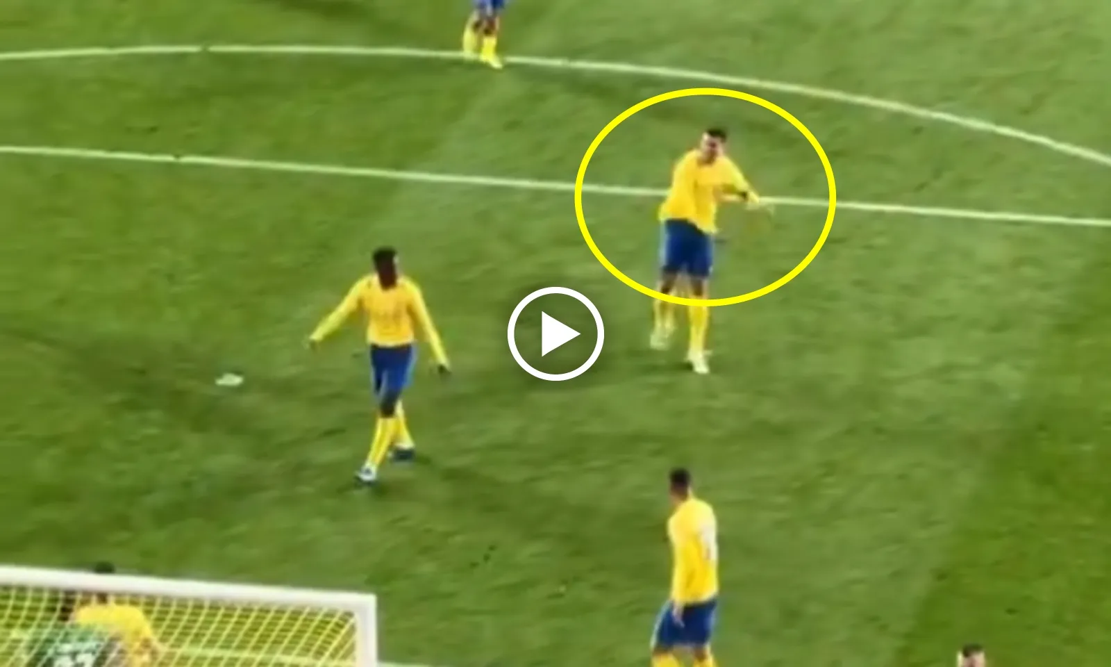 VIDEO: Ronaldo thị uy dữ dội, giáo huấn hàng phòng ngự Al Nassr mơ ngủ