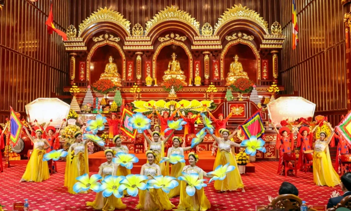 Khai hội Yên Tử 2024: Về nơi phúc địa - chiêm bái Phật hoàng