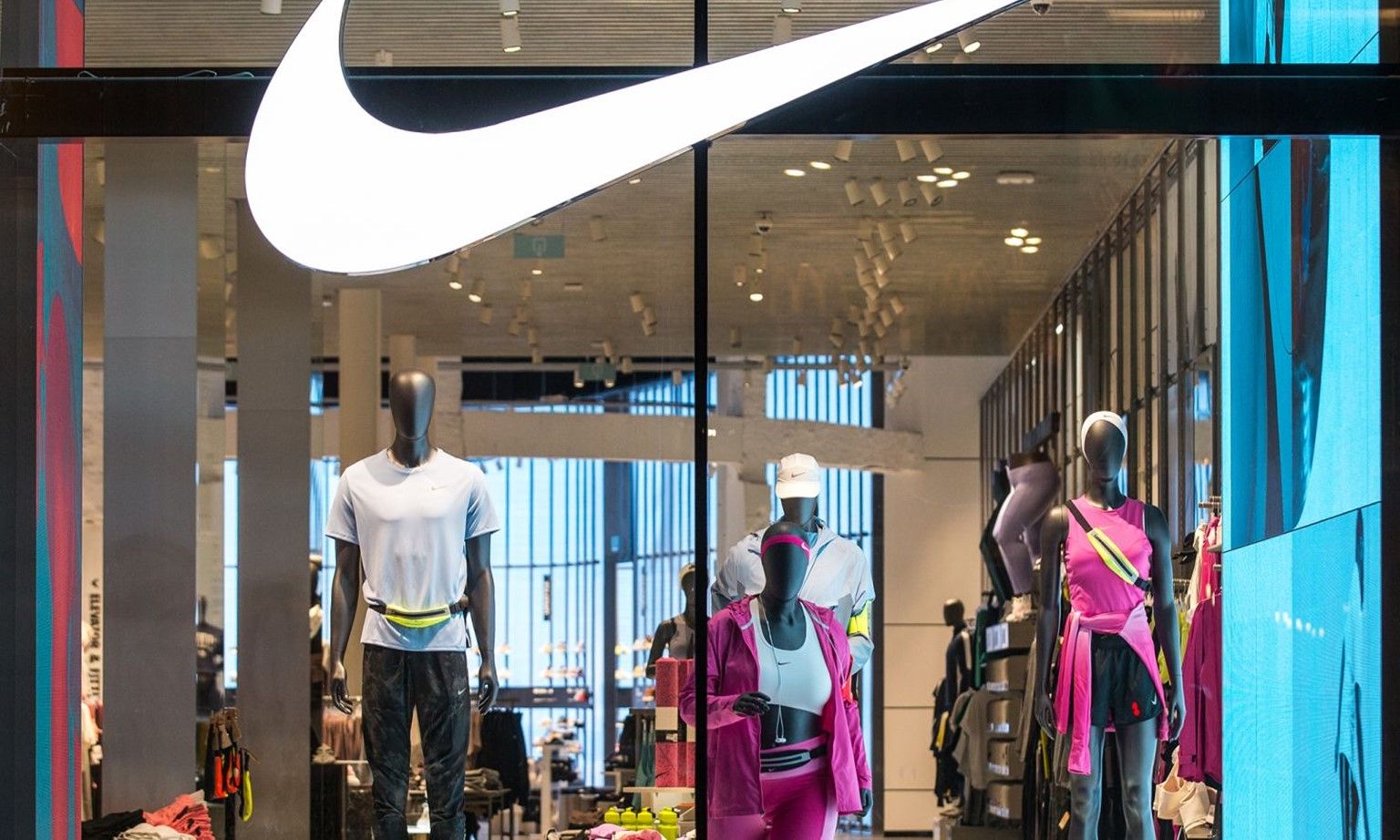 Nike cắt giảm khoảng 1.700 việc làm