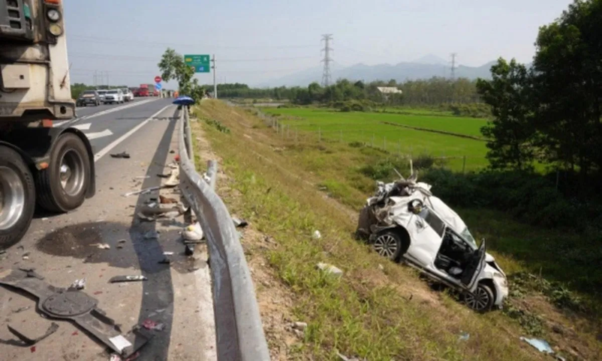 Thủ tướng chỉ đạo làm rõ nguyên nhân vụ TNGT trên cao tốc Cam Lộ - La Sơn