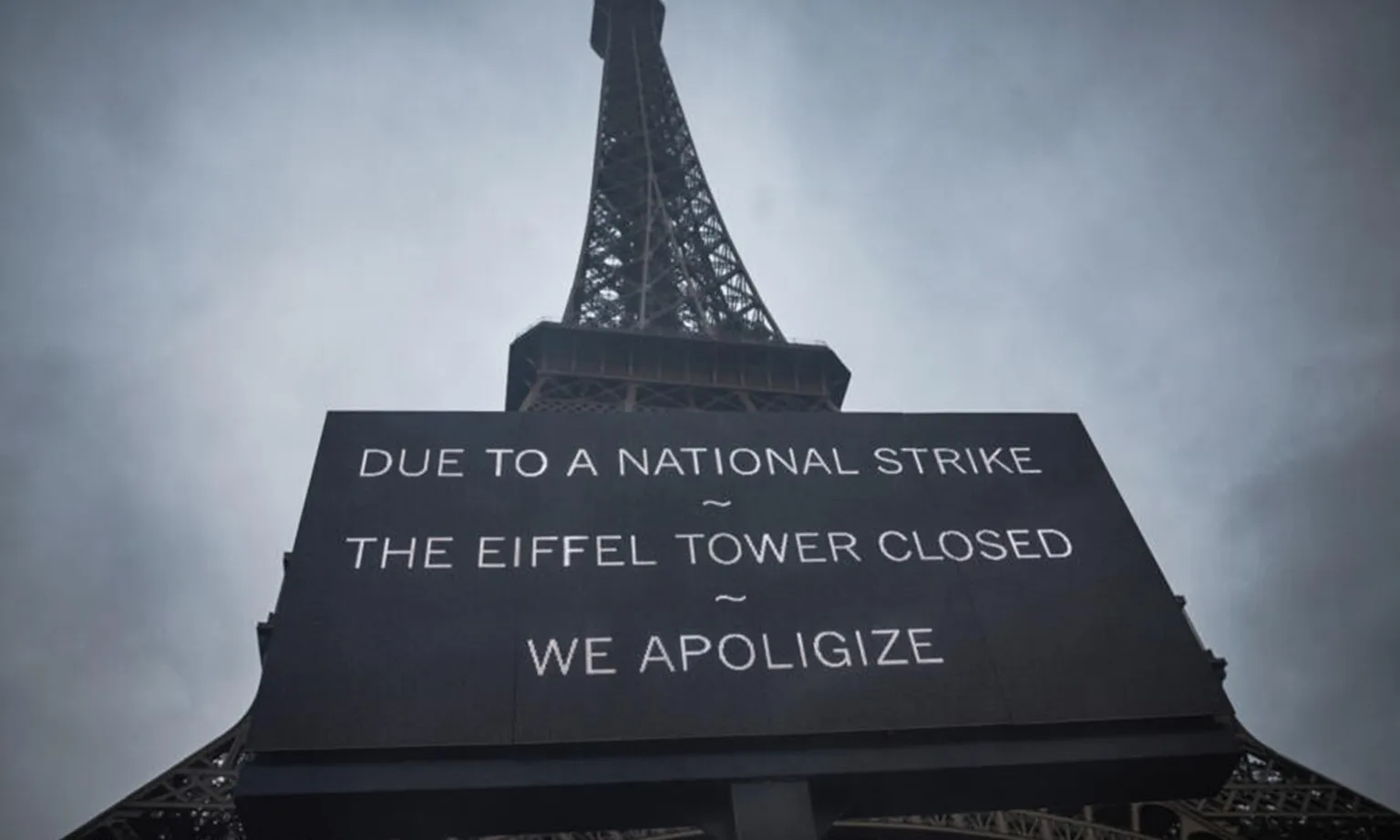 Tháp Eiffel lại phải đóng cửa do nhân viên đình công