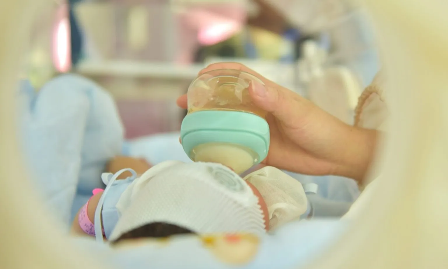 Sữa của người mẹ chuyển giới cũng tốt như sữa mẹ?