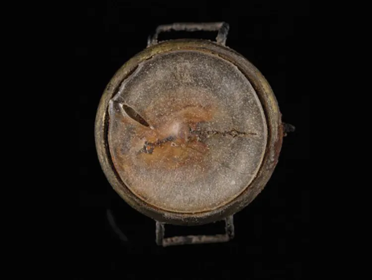 Chiếc đồng hồ còn lại trong vụ nổ bom nguyên tử ở Hiroshima bán đấu giá được 31.000 USD