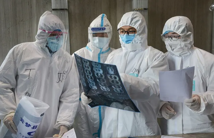 Gần 20 giáo sư qua đời trong vòng 15 ngày