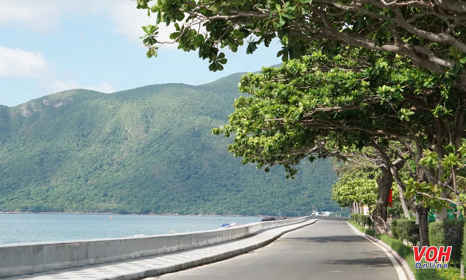 Sắp đóng đường bay thẳng Hà Nội - Côn Đảo, hành khách đi Côn Đảo bằng phương tiện gì?