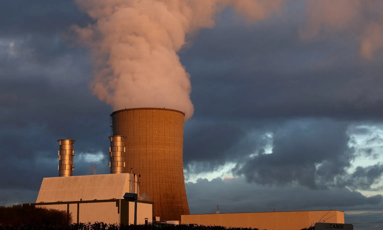 Lượng khí thải CO2 liên quan đến năng lượng toàn cầu tăng cao kỷ lục vào năm 2023