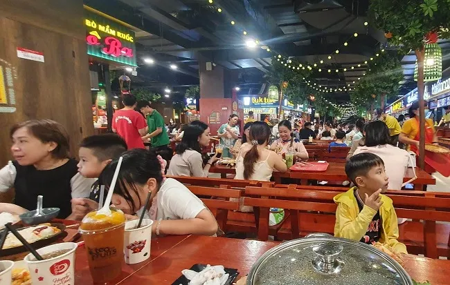 Giá cả thị trường hôm nay 3/3/2024: Ăn uống ngoài gia đình tăng 1,04%